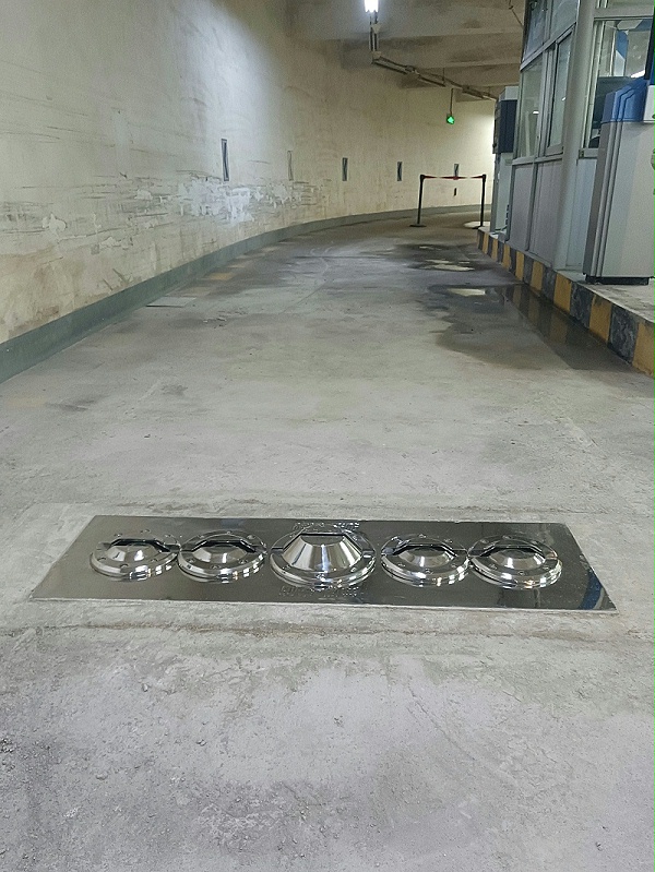 Museum vehicle underbody scanner