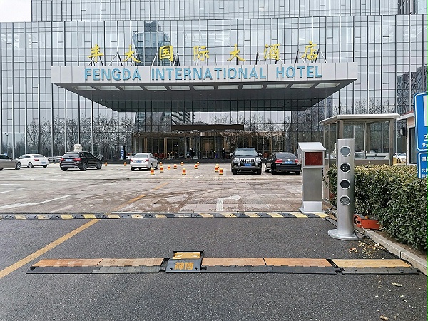 The vehicle underside security inspection system at hotel crossings during the National Two Sessions